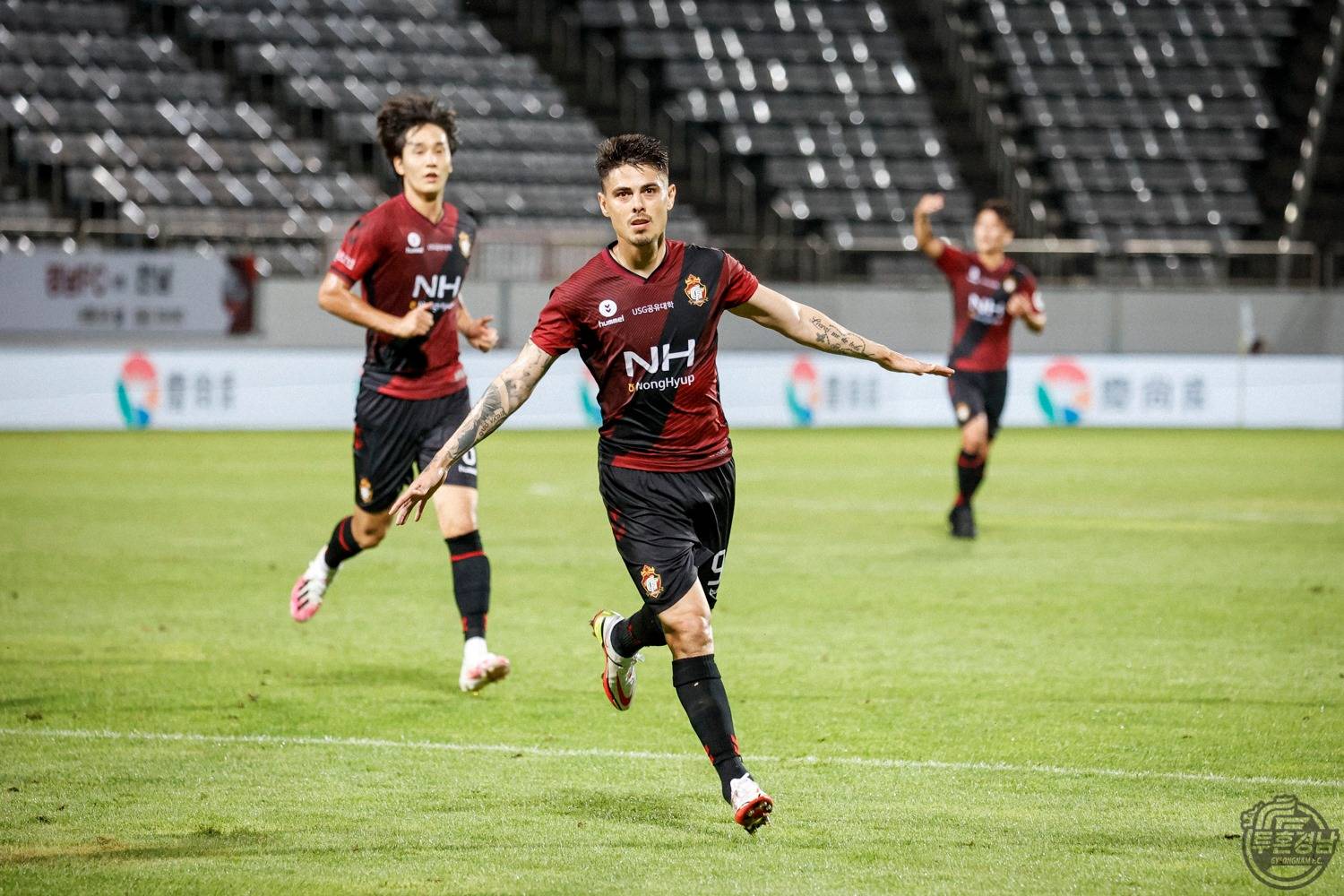 棒球巡回赛，西城玄武队与燕山闪电队读秒扳平，体能对抗拉满！轮换效果显现(闪光十一人go)-金年会官网