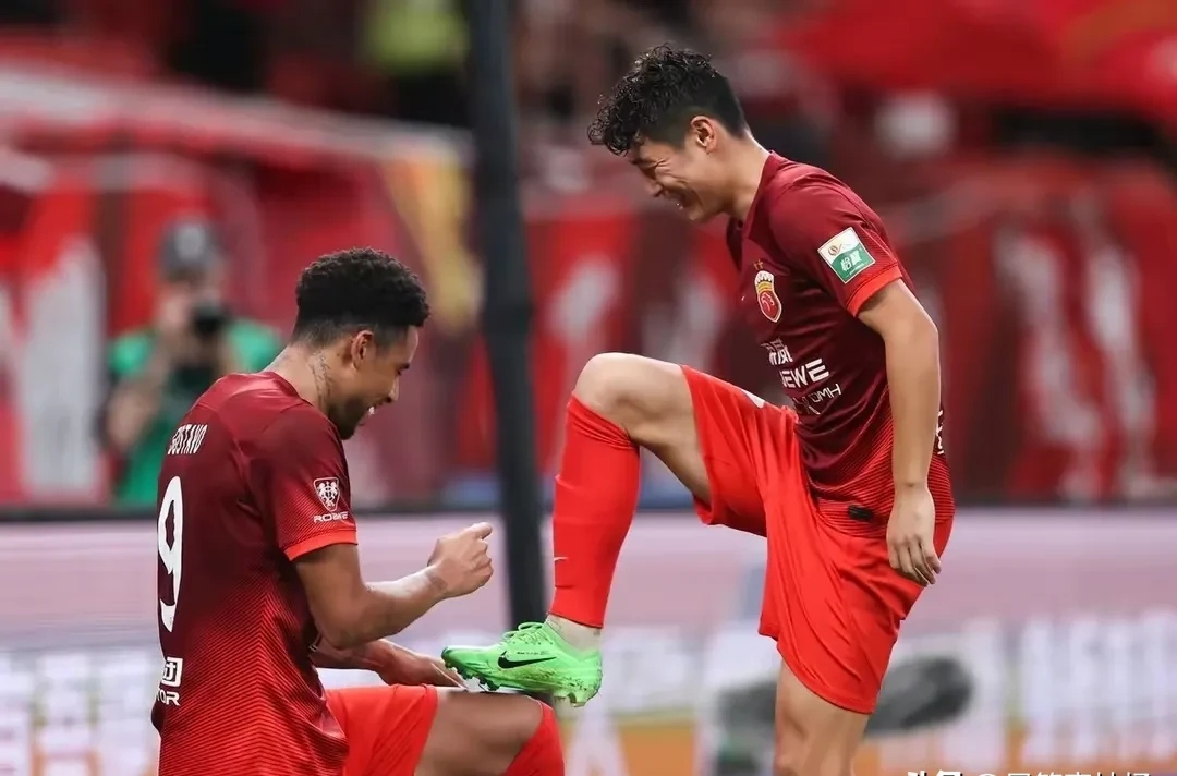 亚冠清晨再迎强敌；阿贾克斯门线救险；主帅态度：底气十足；轮换策略成焦点的简单介绍