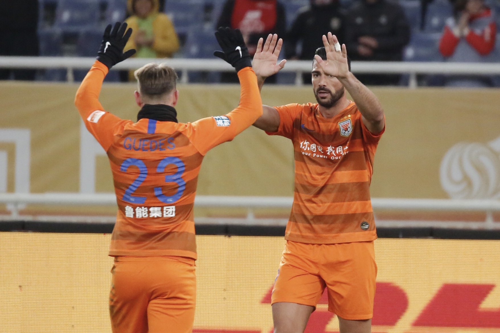 关于转会期中超传出新动向；金州勇士内部沟通；管理层表态：压力陡增；团队化学反应显著的信息-金年会app