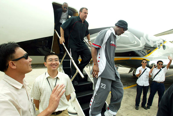 包含尤文图斯训练开放日，清晨手感冰凉引欢呼，NBA季后赛在即，临场指挥获称赞的词条-金年会平台